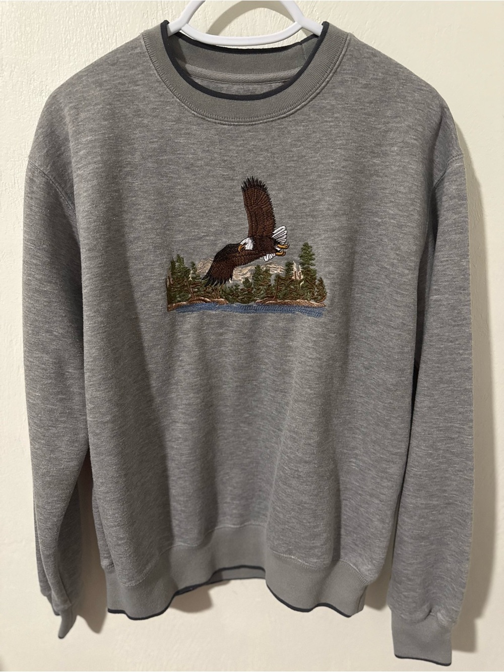 Woodland Trail Embroidered Bald Eagle Crewneck Sweatshirt Gray Size M